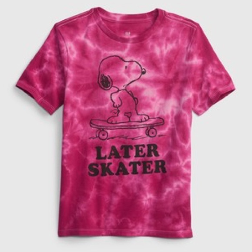 Gap brand. Crewneck. Short sleeves. Snoopy Later Skater. Tie-dye print.